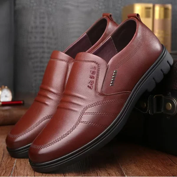 Men's leather shoes new black Soft bottom anti slip and breath shoes men's Business dress casual Zapatos luxury light flat - Image 2