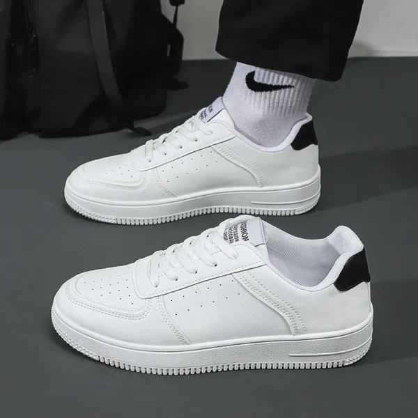 White Casual Shoes Lightweight Sneakers Breathable Tenis Sports Shoes Zapatillas Hombre Leather Men Skateboarding Shoes Flat